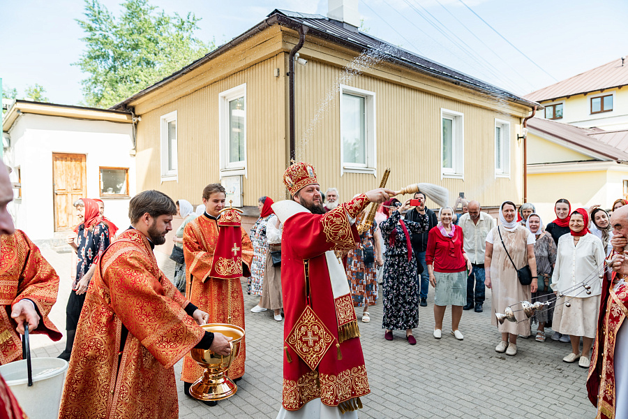 Божественная литургия в день отдания праздника Пасхи в Троицком кафедральном соборе Подольска